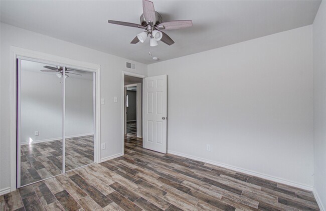 Building Photo - 5507 Braesvalley Dr