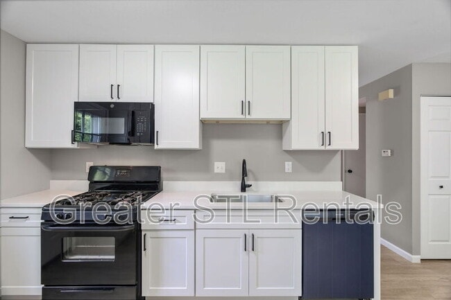 Building Photo - 2115 Campus Dr