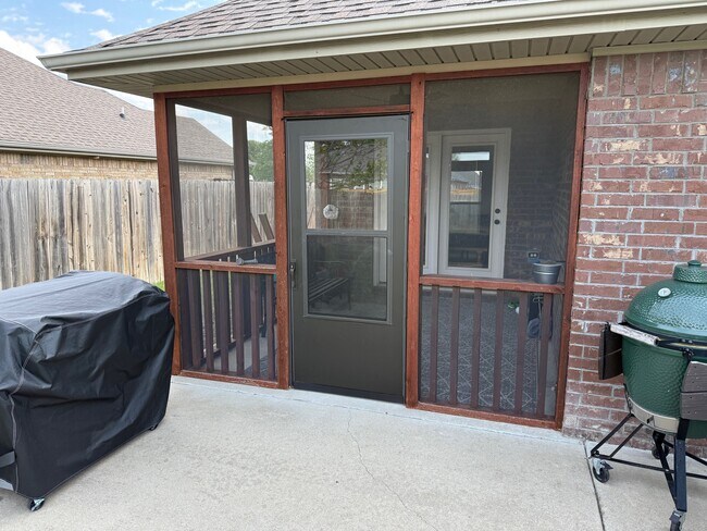 Building Photo - 2903 N Raven Ln