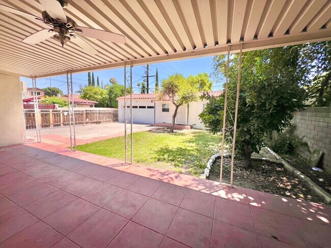 Building Photo - Cozy 2-Bedroom Home in San Bernardino $2,6...