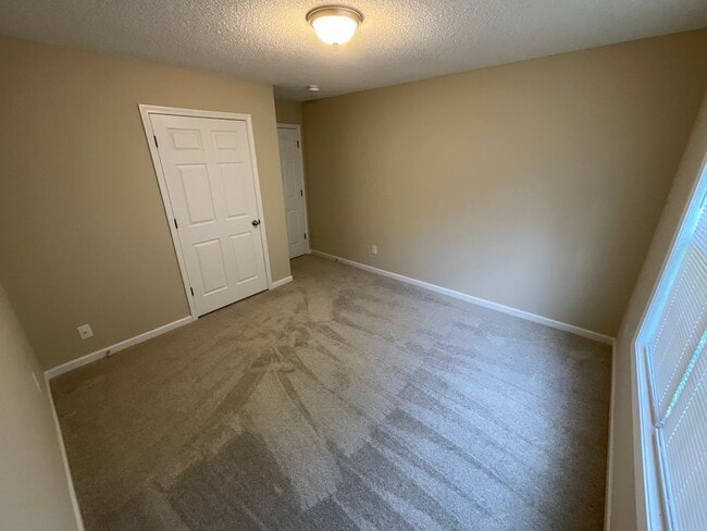 Building Photo - Ready to View! Updated 3/2 Home High Point...