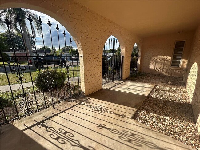 Building Photo - 3143 Fiesta Dr