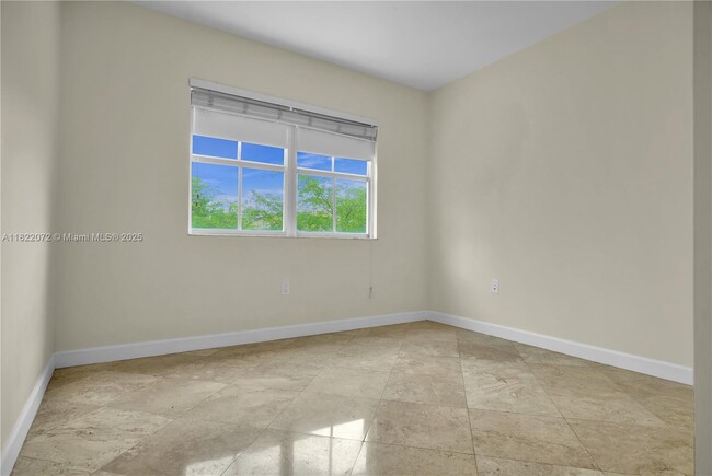 Building Photo - 118 Zamora Ave