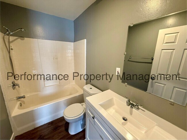 Building Photo - 326 Beardsley Ave