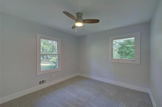 Building Photo - 985 Frontier Trail SW