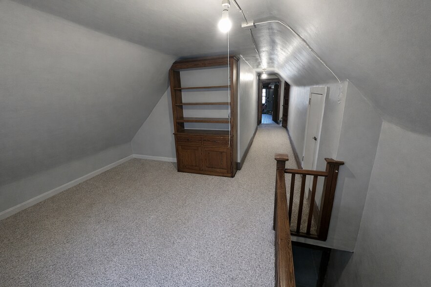 Building Photo - 601 S 38th Ave