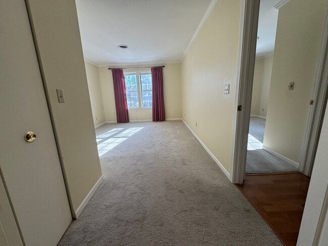 Building Photo - 921 Harbor House Dr