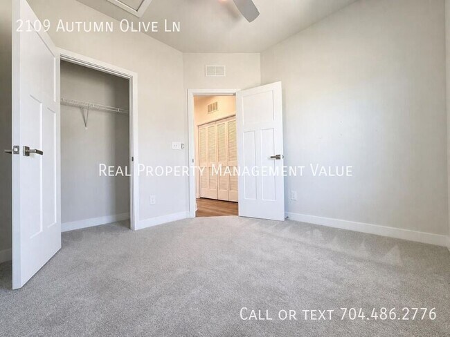 Building Photo - 2109 Autumn Olive Ln