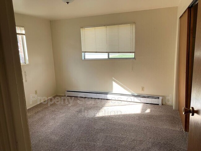 Building Photo - 2857 Elm Cir