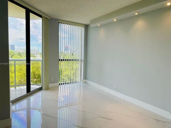 Building Photo - 3640 Yacht Club Dr