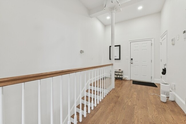 Building Photo - 467 E 8th St