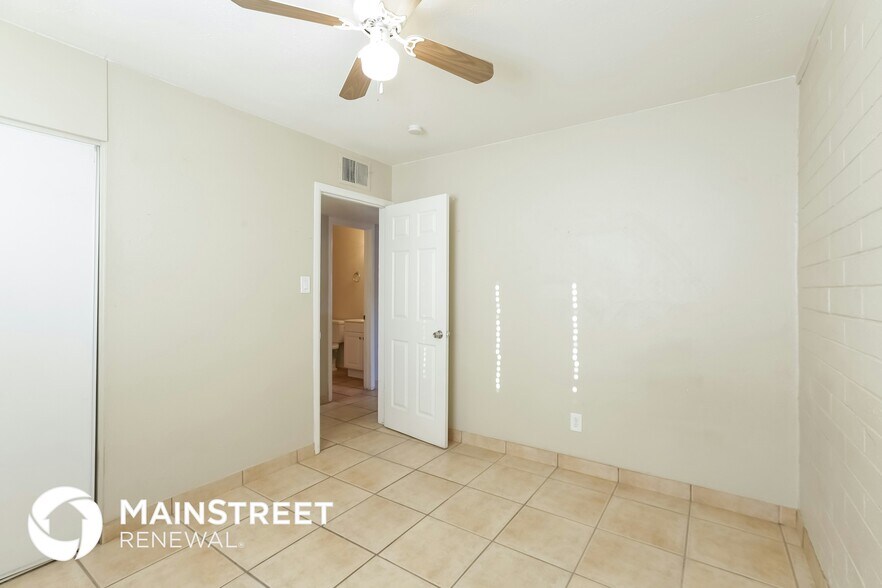 Building Photo - 4301 N 59th Ave