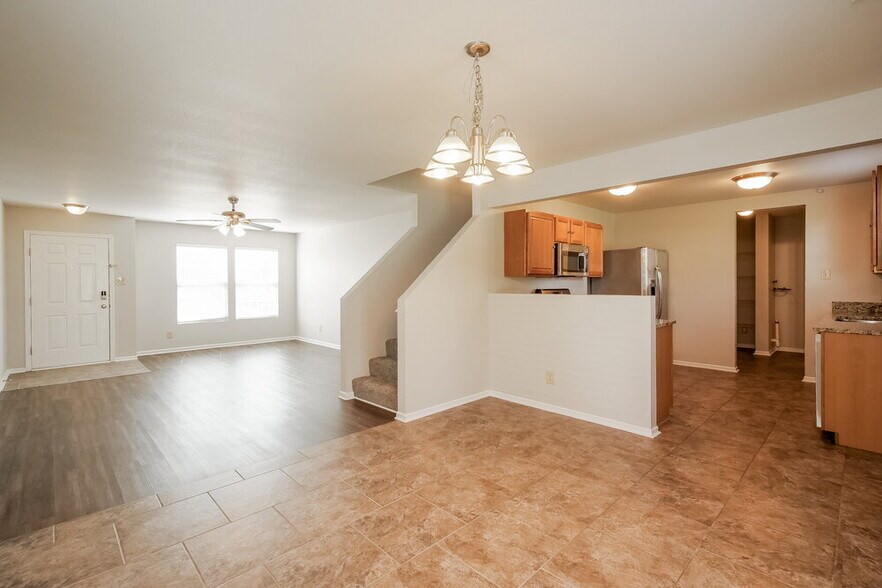Building Photo - 10815 Grace Dr