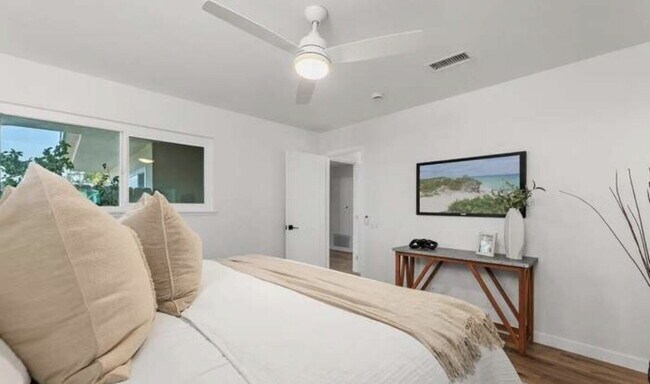 Building Photo - 3808 Vista Campana S