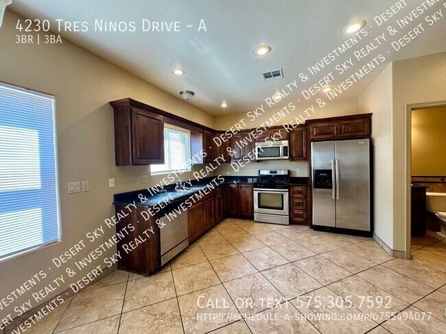 Building Photo - 4230 Tres Ninos Dr