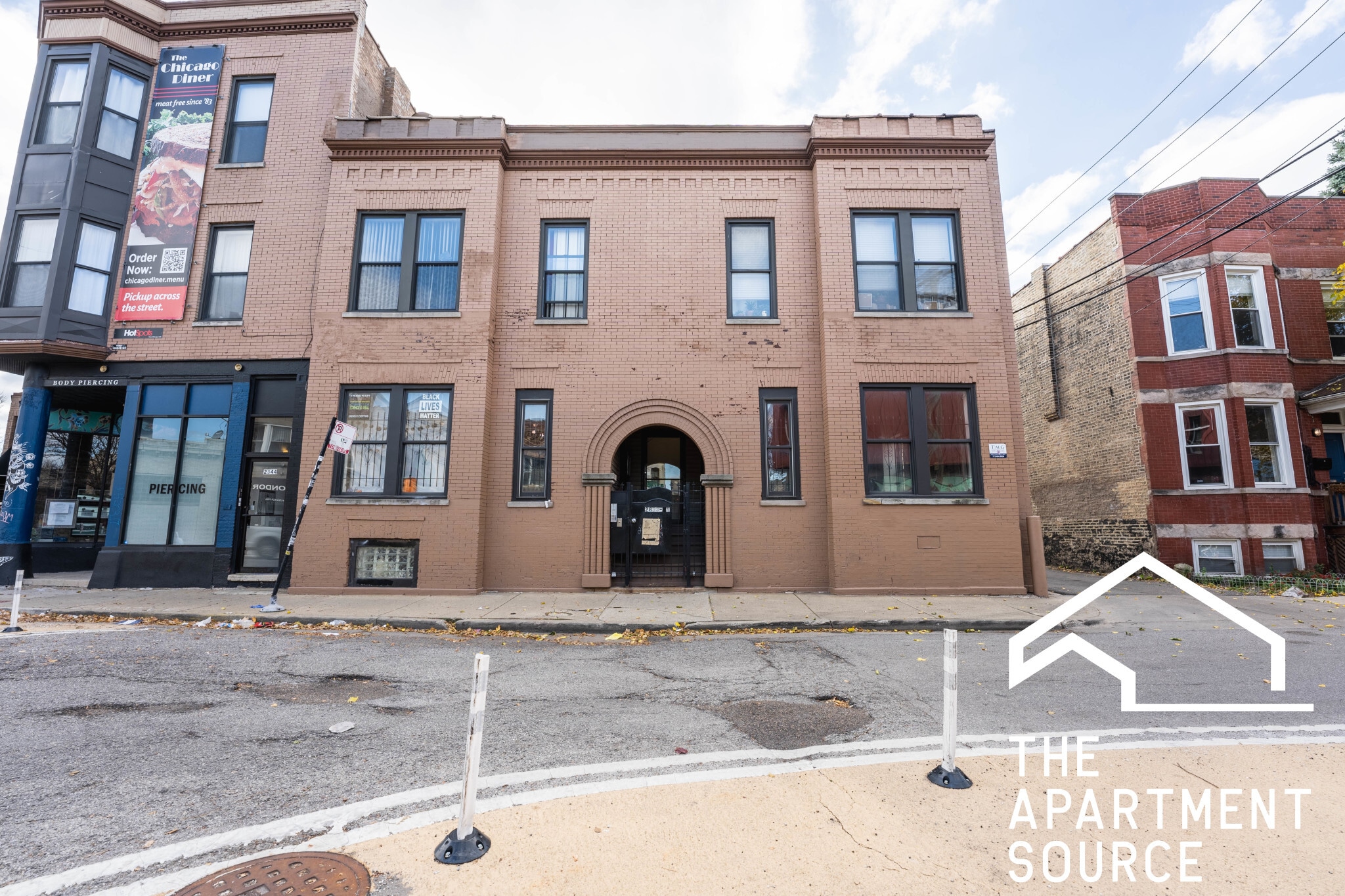 Building Photo - 2835 W Medill Ave