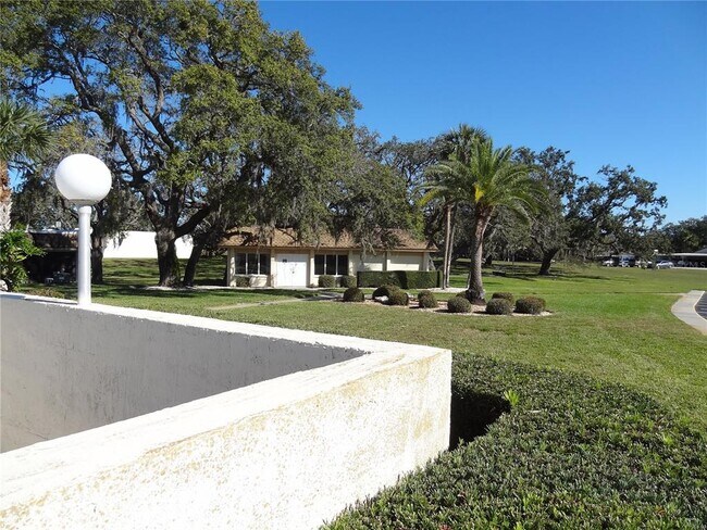 Building Photo - 11135 Carriage Hill Dr