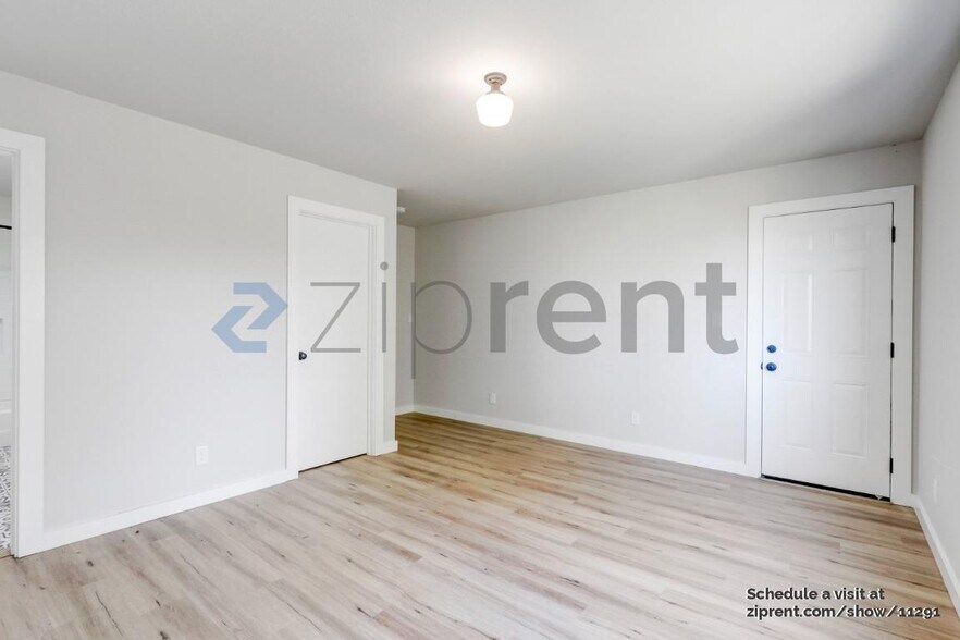 Building Photo - 3937 La Cresenta Rd