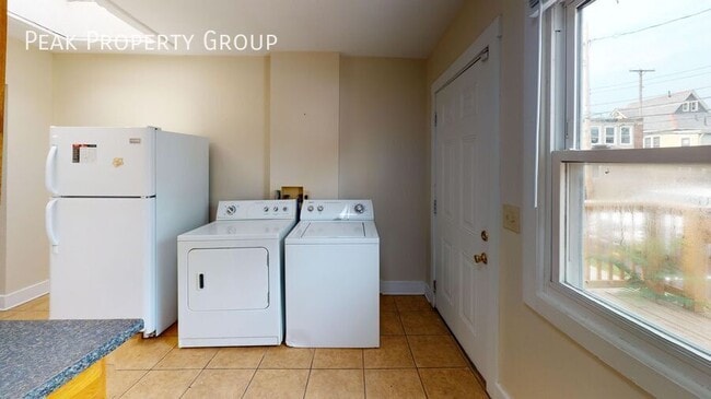 Building Photo - 1373 Indianola Ave