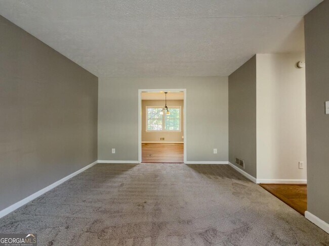 Building Photo - 518 Barbashela Cir