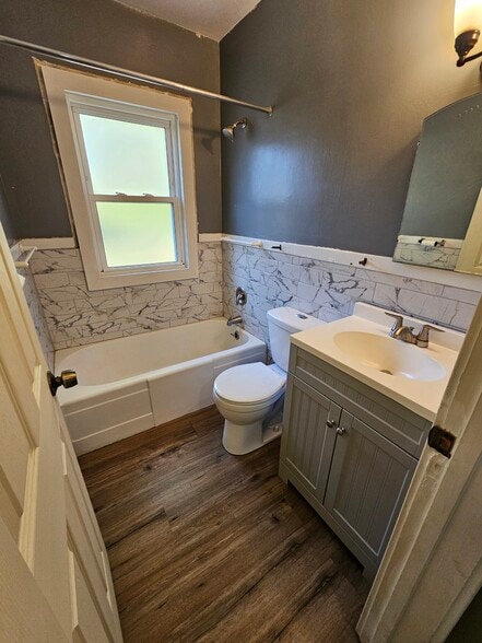Building Photo - 1740 Fairmount Pky