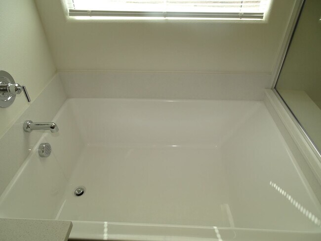 Building Photo - 2929 Gallarate Dr