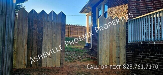 Building Photo - 7 Enka Pine St