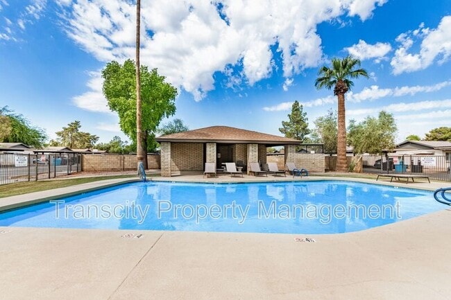 Building Photo - 832 W Laguna Dr