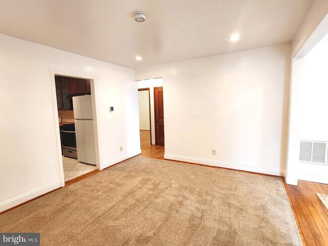 Building Photo - 3207 Bryant Ave