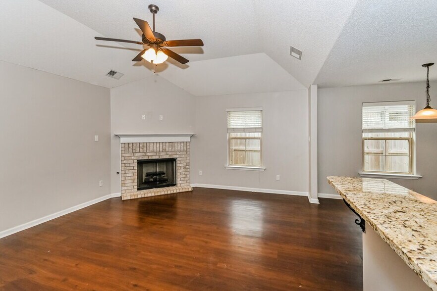 Building Photo - 9440 Darren Cir S