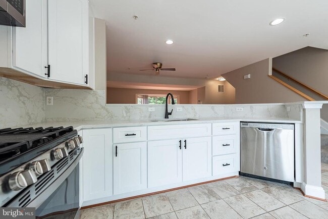 Building Photo - 6209 Deep River Canyon