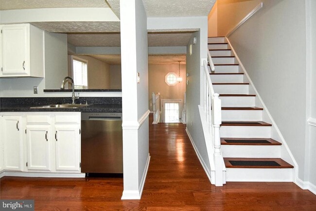 Building Photo - 1545 Woodcrest Dr