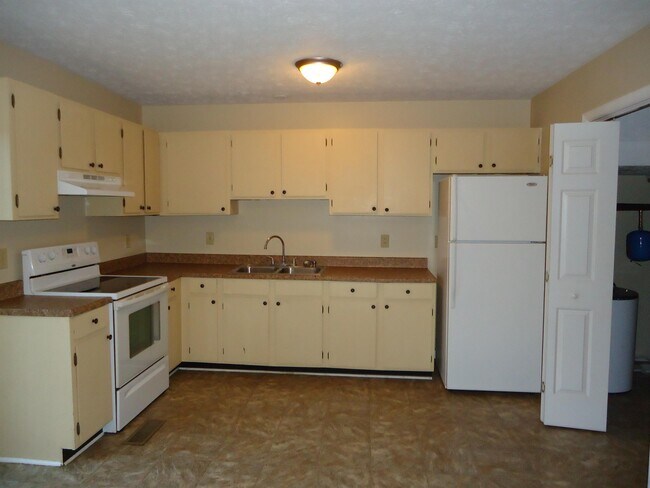 Building Photo - 504 Yorktowne Pl