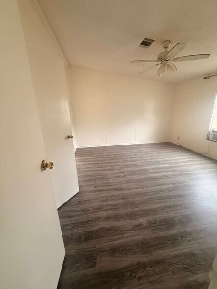 Building Photo - 430 Westchase St