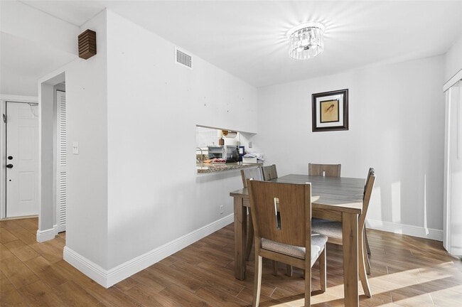 Building Photo - 8412 Shadow Ct