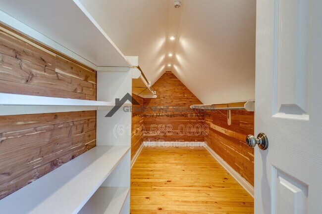 Building Photo - 502 32nd Ave S