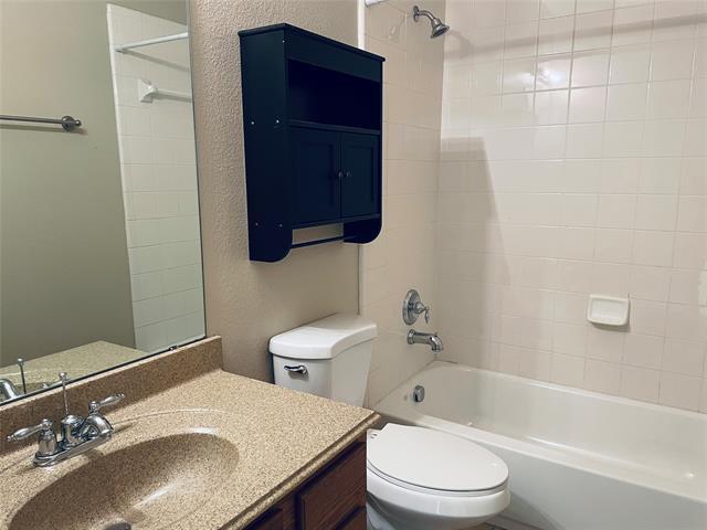 Building Photo - 3007 Pinecrest Dr