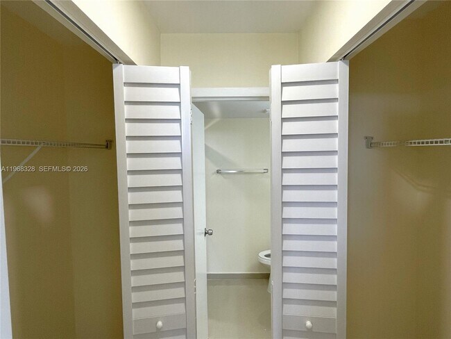 Building Photo - 16851 NE 23rd Ave