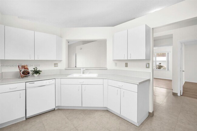 Building Photo - 16411 Sapphire Bend