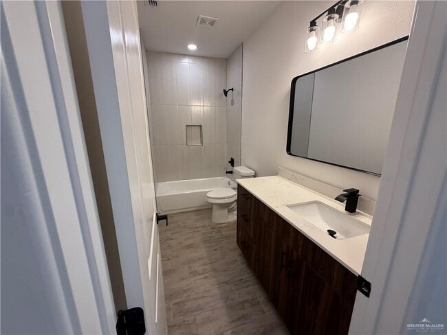 Building Photo - 18 Brownjay Rd