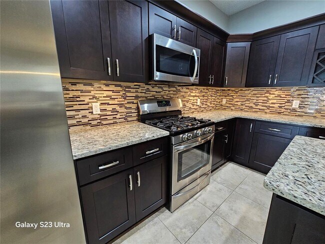 Building Photo - 9852 Bridgeton Dr