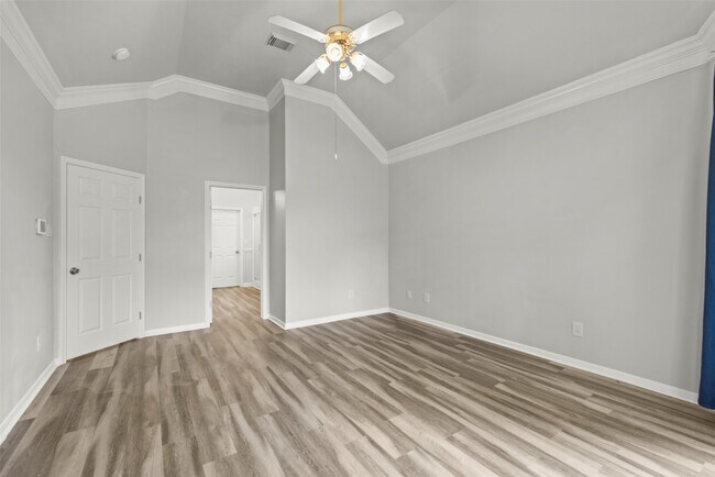 Building Photo - 14810 Cantwell Bend