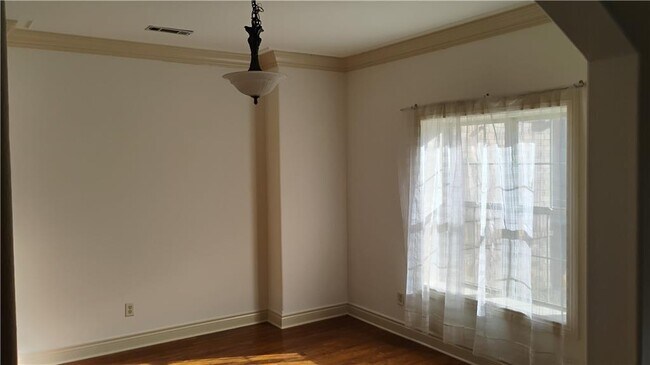 Building Photo - 3909 NE Kensington Ave