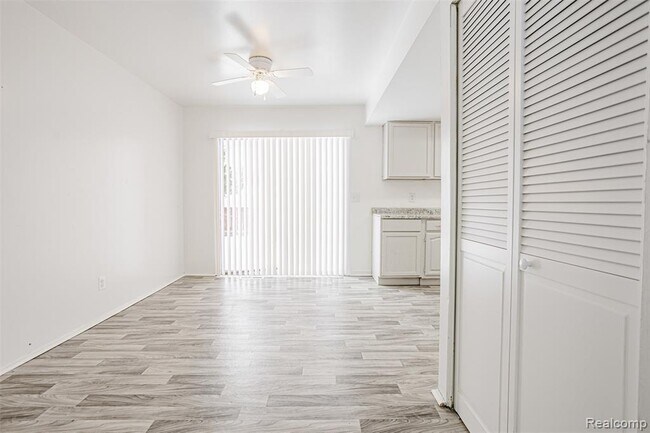 Building Photo - 6627 Orange Ln