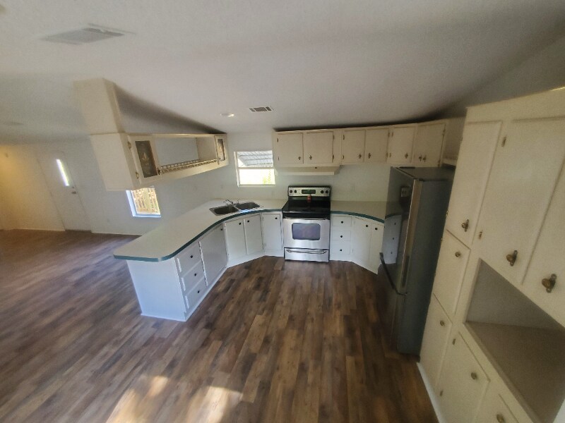 Building Photo - 3931 W Ridgewood Dr