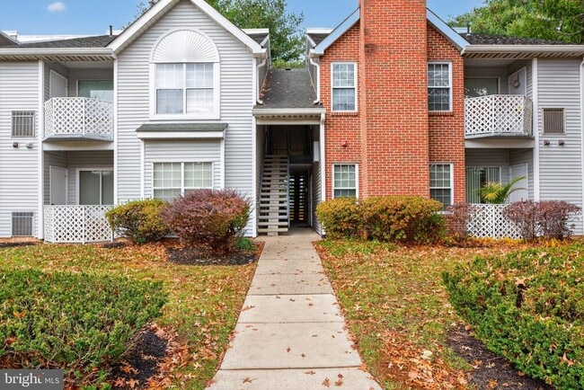 Building Photo - 511 Diamond Dr