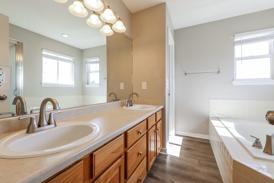 Building Photo - 2876 S Tower Way