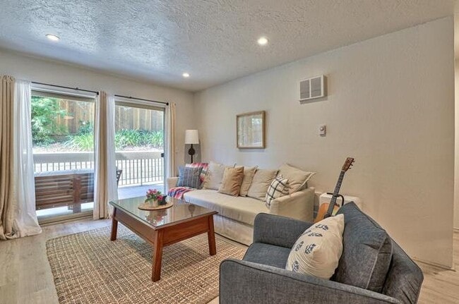 Building Photo - 3107 Golden Oaks Ln