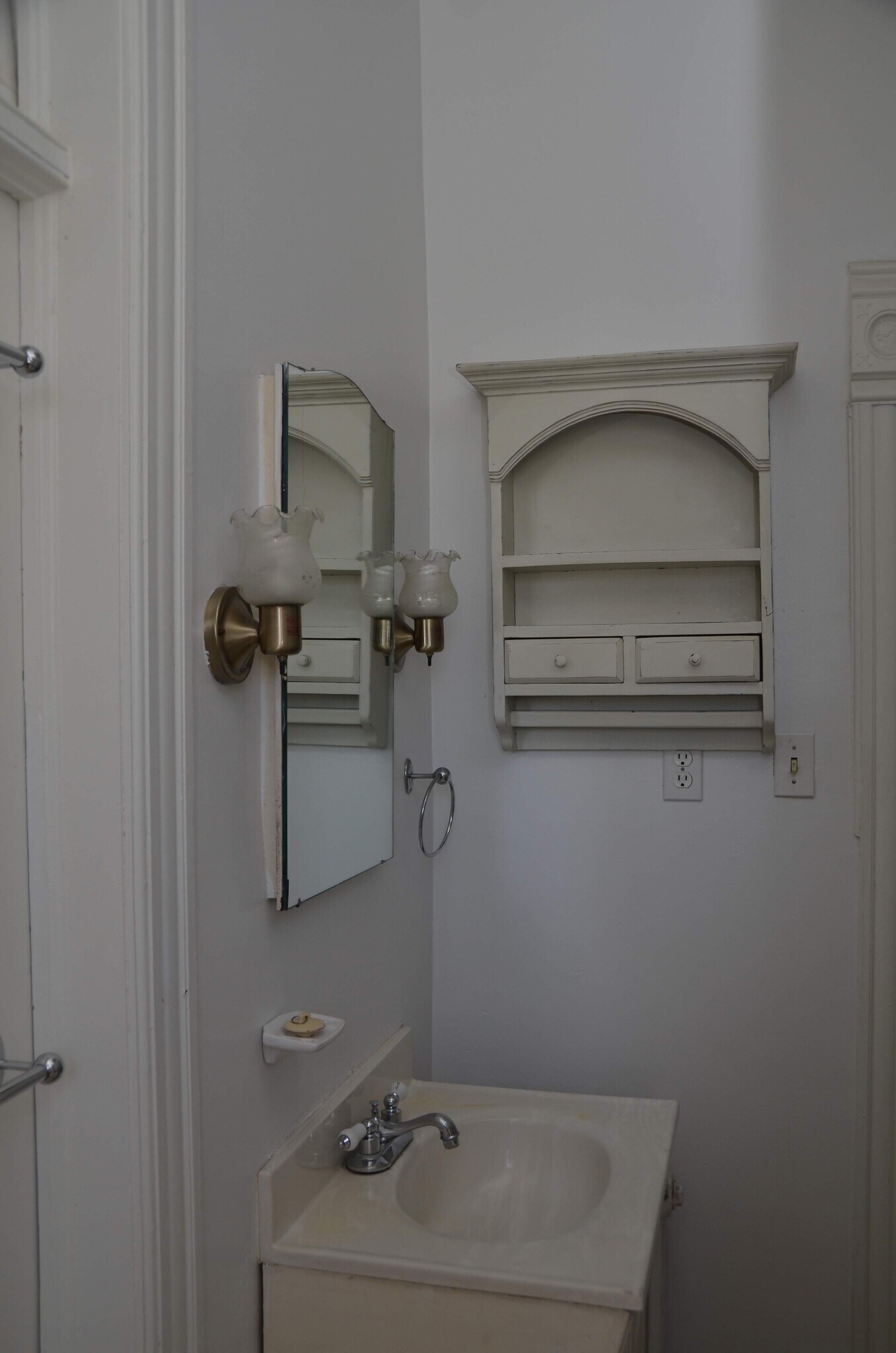 bathroom - 1709 Pine St