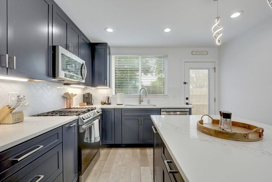 Kitchen - 413 W Odell St